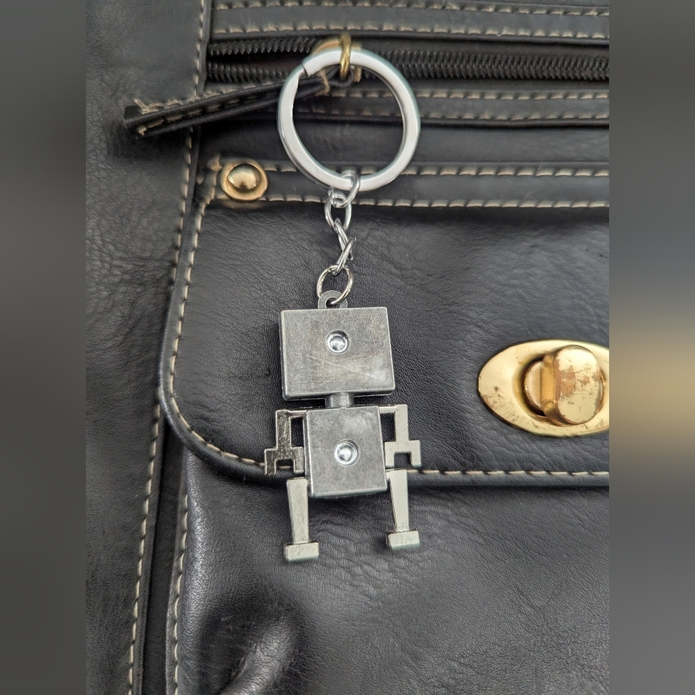 2/$15 BNWOT 3D Movable Joint Mini Cute Silver Robot Keychain For Purse/Keys - Picture 2 of 2